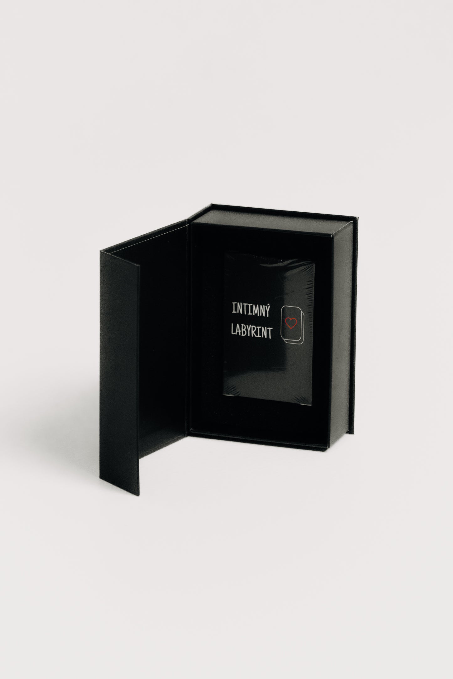 INTÍMNY LABYRINT.