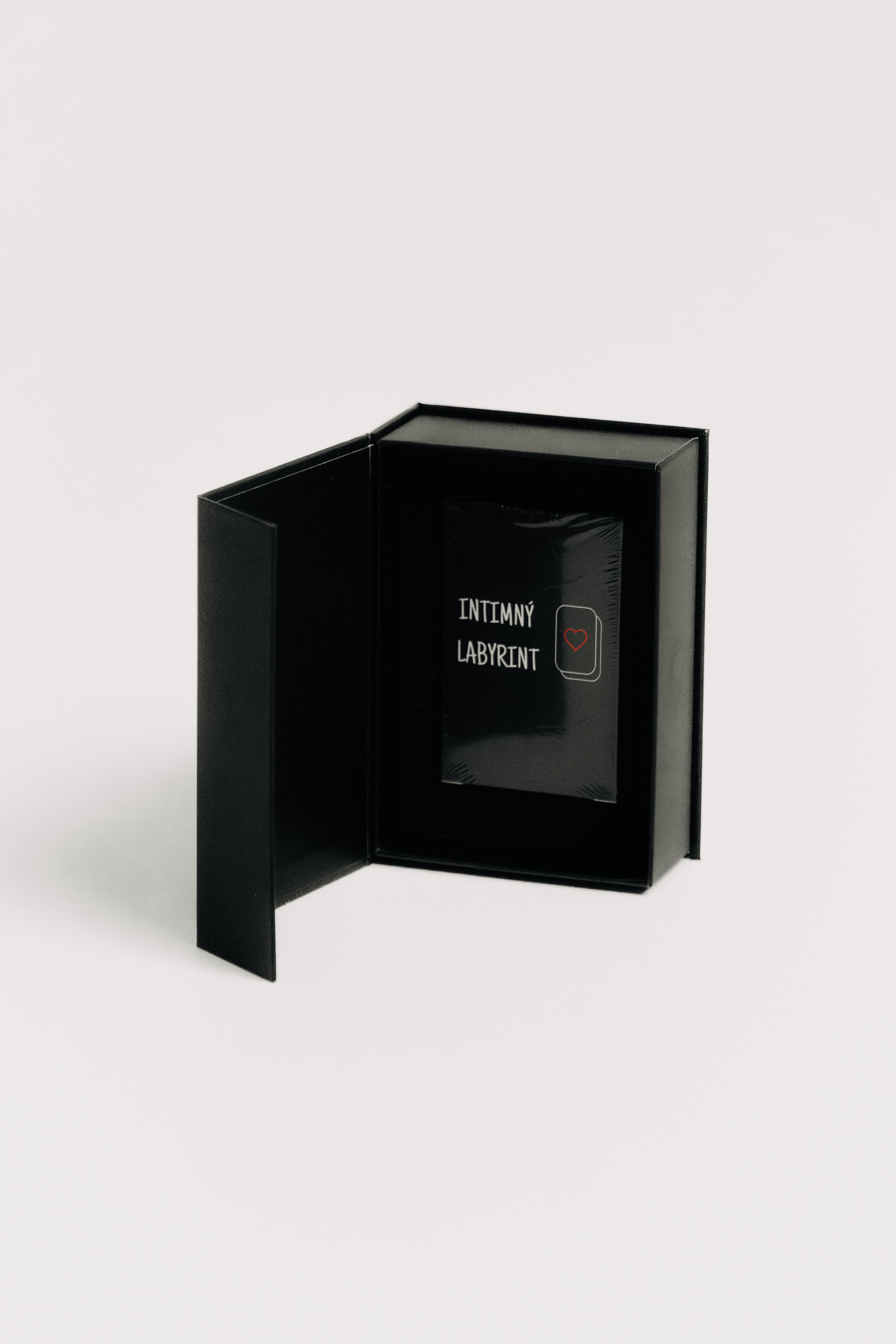INTÍMNY LABYRINT.