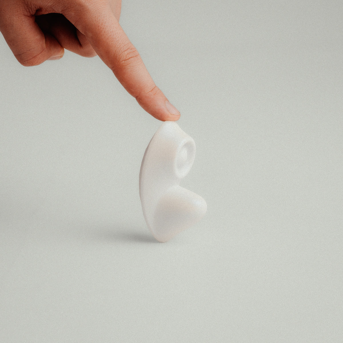 MAGNETISCHER STEUERBARER VIBRATOR